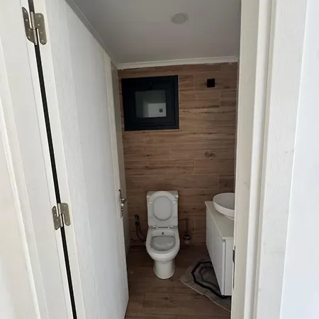 3 Bed Flat In 公寓