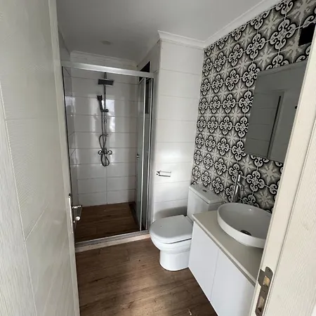 3 Bed Flat In * 尼科西亚