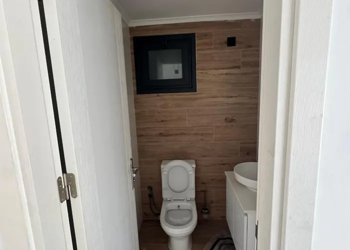 3 Bed Flat In 公寓