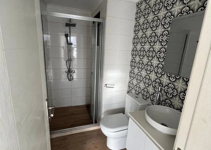 3 Bed Flat In * 尼科西亚